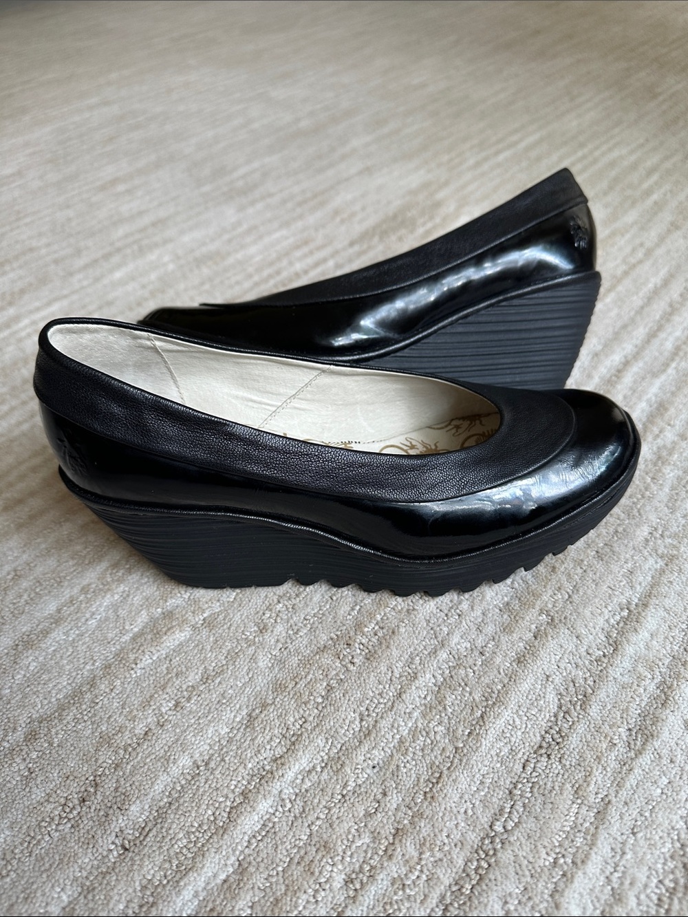 FLY London Women's Yoko Pump Leather Slip On Wedge Black Patent US 8.5 | EU 39